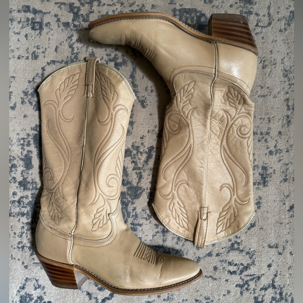 ACME Cream Heeled Western Boots - Picture 2 of 4